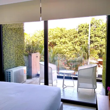 Ocean View From The Rooftop Pool Only One Block To The Beach Studio For 2